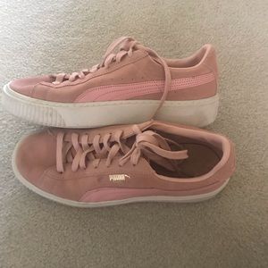 Woman’s Puma suede sneakers Size 10